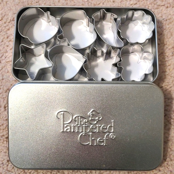 The Pampered Chef Mini Creative Cutter Set - Picture 1 of 6